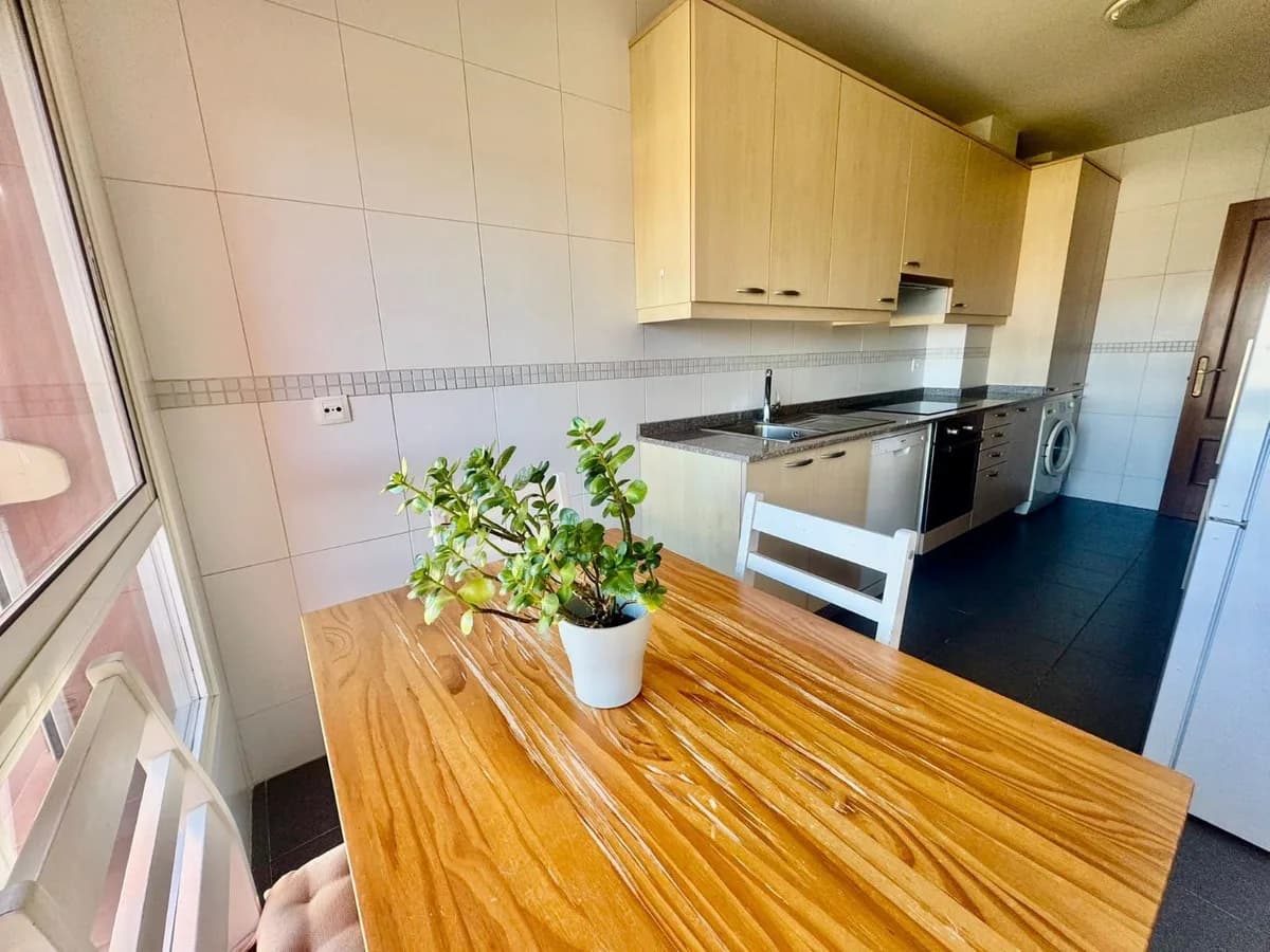 2 Bedroom Middle Floor Apartment for Sale in Los Pacos, Málaga - Image 8