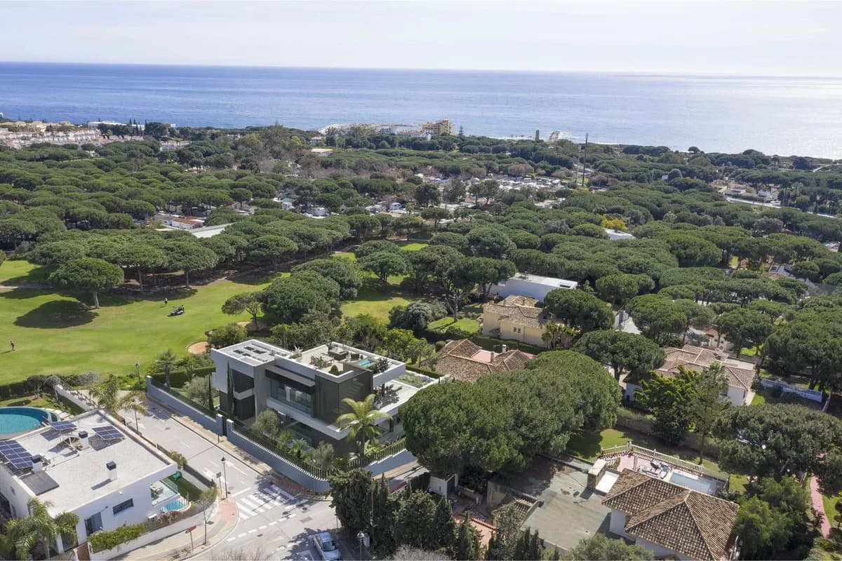 5 Bedroom Detached Villa for Sale in Cabopino, Málaga