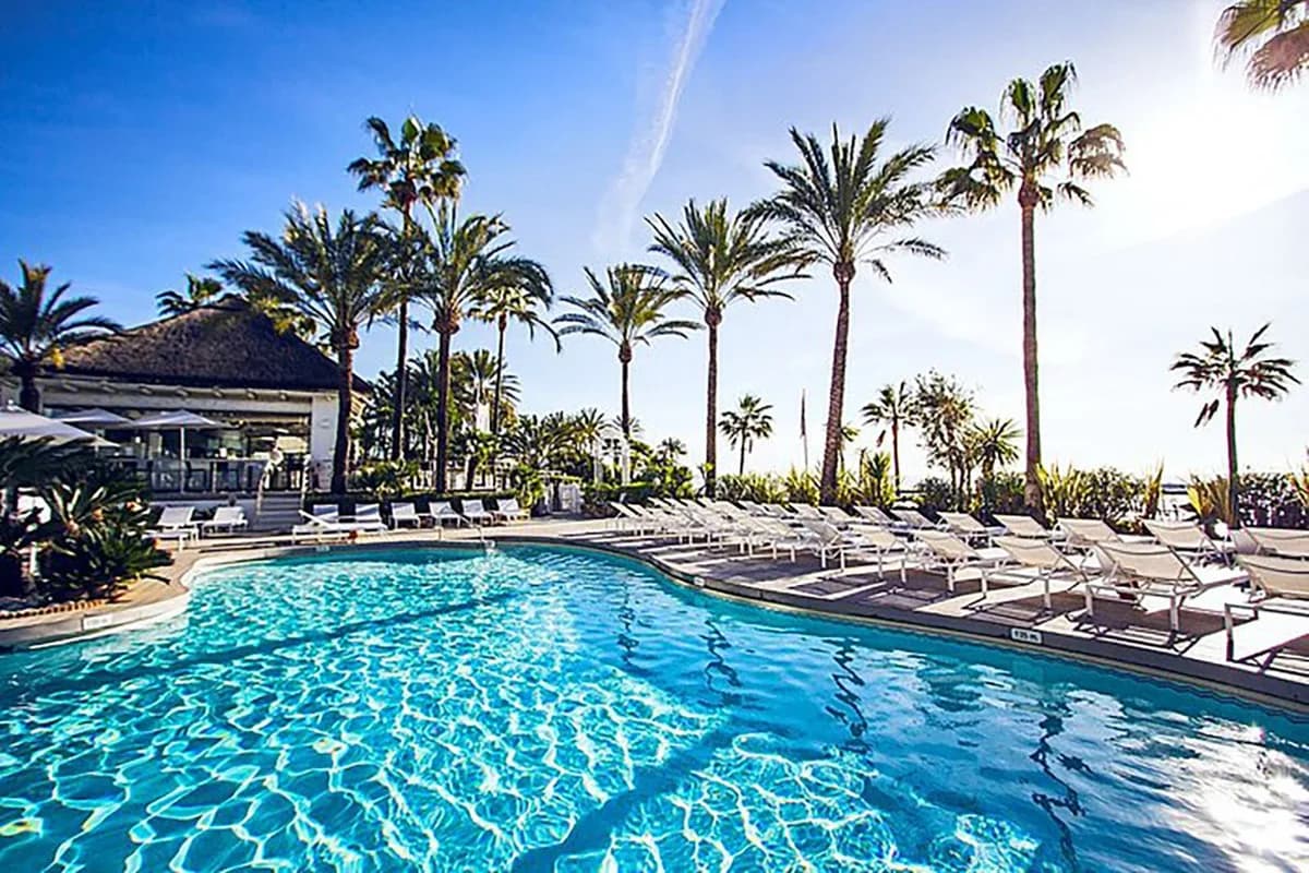 2 Bedroom Middle Floor Apartment for Sale in Marbella, Málaga - Image 4