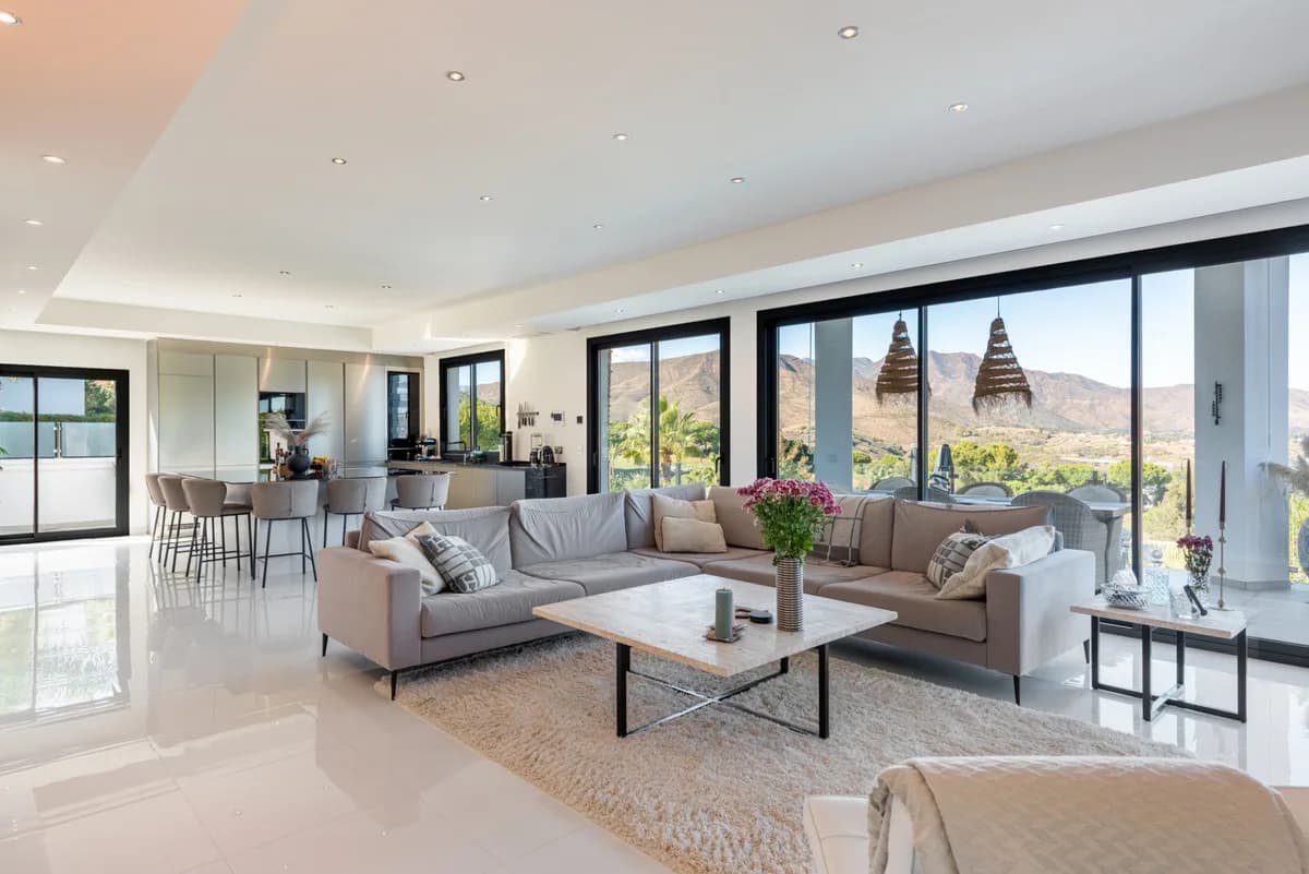 4 Bedroom Detached Villa for Sale in La Cala Golf, Málaga - Image 4