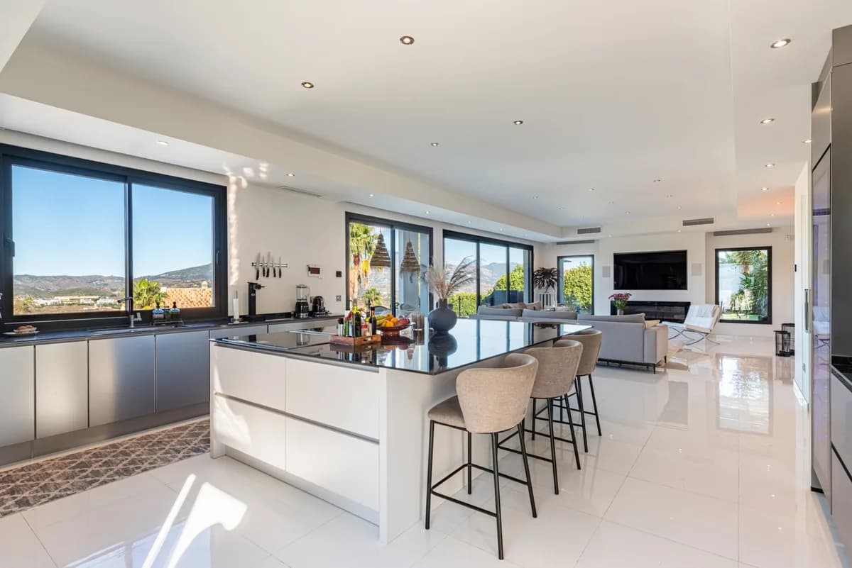 4 Bedroom Detached Villa for Sale in La Cala Golf, Málaga - Image 6