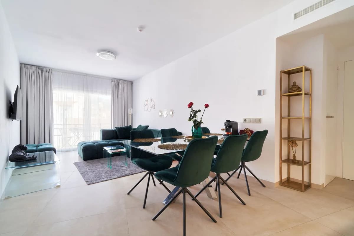 3 Bedroom Middle Floor Apartment for Sale in Marbella, Málaga