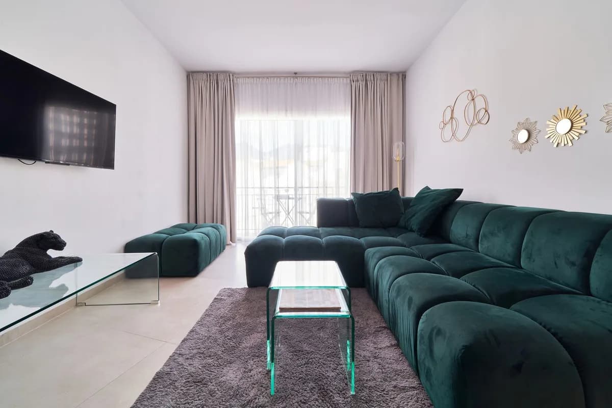 3 Bedroom Middle Floor Apartment for Sale in Marbella, Málaga - Image 7