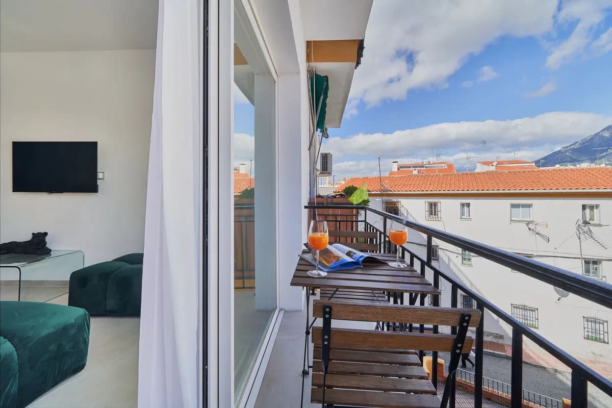 3 Bedroom Middle Floor Apartment for Sale in Marbella, Málaga - Image 8