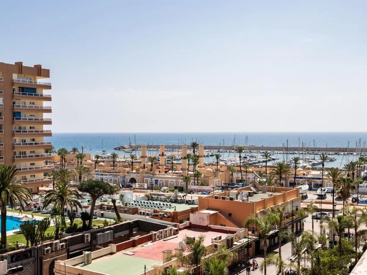 Middle Floor Studio for Sale in Fuengirola, Málaga - Image 2