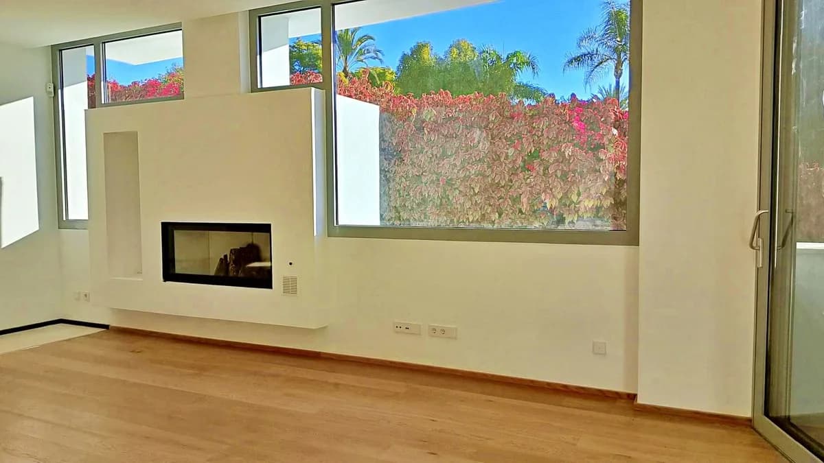 5 Bedroom Semi-Detached House for Sale in Sierra Blanca, Málaga - Image 8