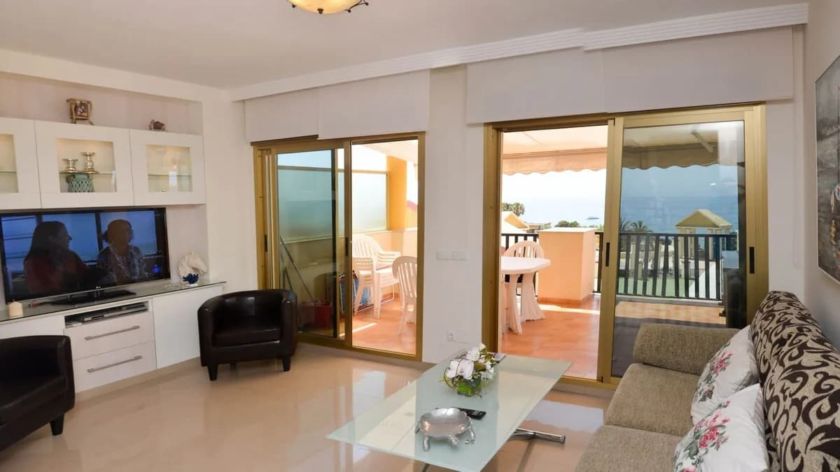 Middle Floor Studio for Sale in Elviria, Málaga - Image 2