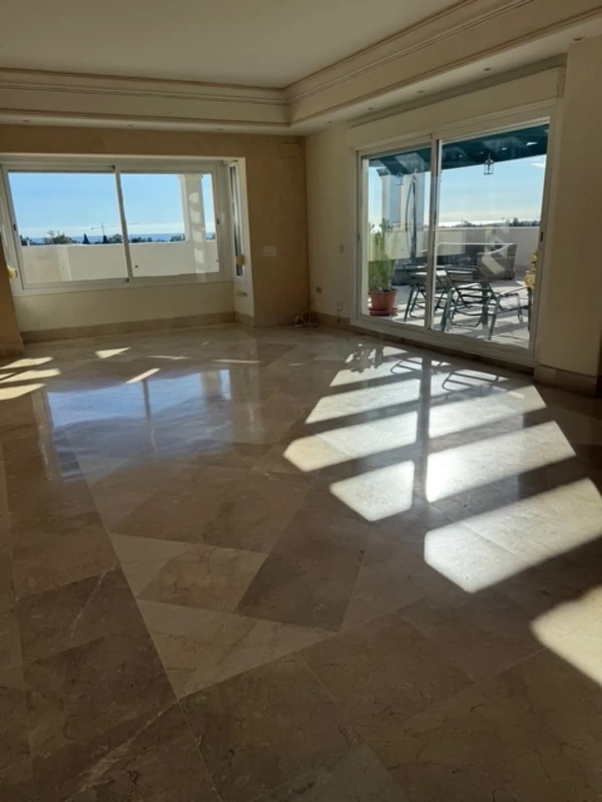 3 Bedroom Penthouse for Sale in Nueva Andalucía, Málaga - Image 5
