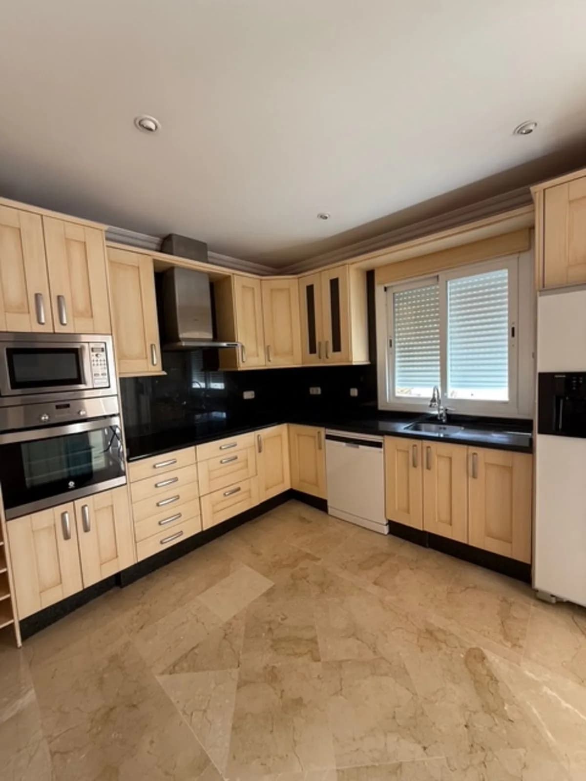 3 Bedroom Penthouse for Sale in Nueva Andalucía, Málaga - Image 8