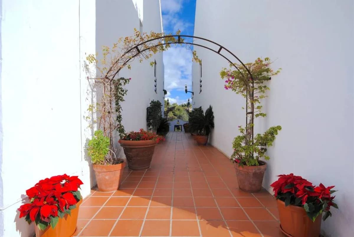 3 Bedroom Duplex for Sale in Aloha, Málaga - Image 5