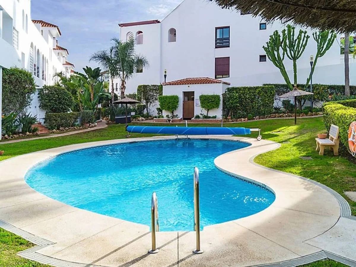 3 Bedroom Duplex for Sale in Aloha, Málaga - Image 8
