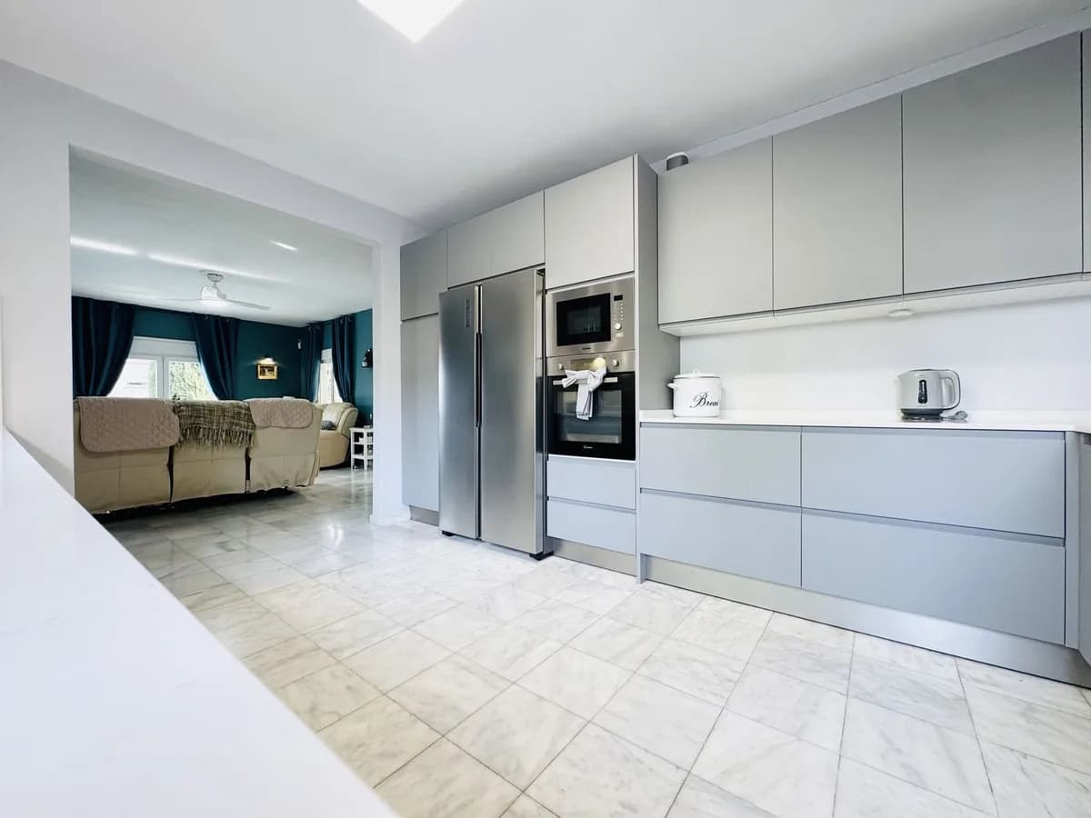 4 Bedroom Detached Villa for Sale in La Duquesa, Málaga - Image 8
