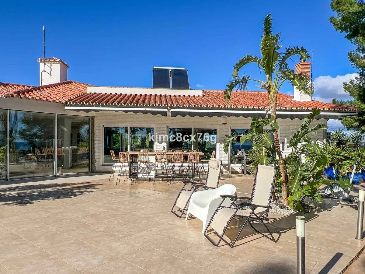 7 Bedroom Detached Villa for Sale in Torremolinos, Málaga - Image 4