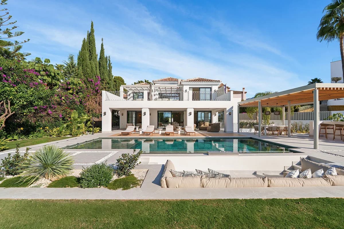 5 Bedroom Detached Villa for Sale in La Quinta, Málaga