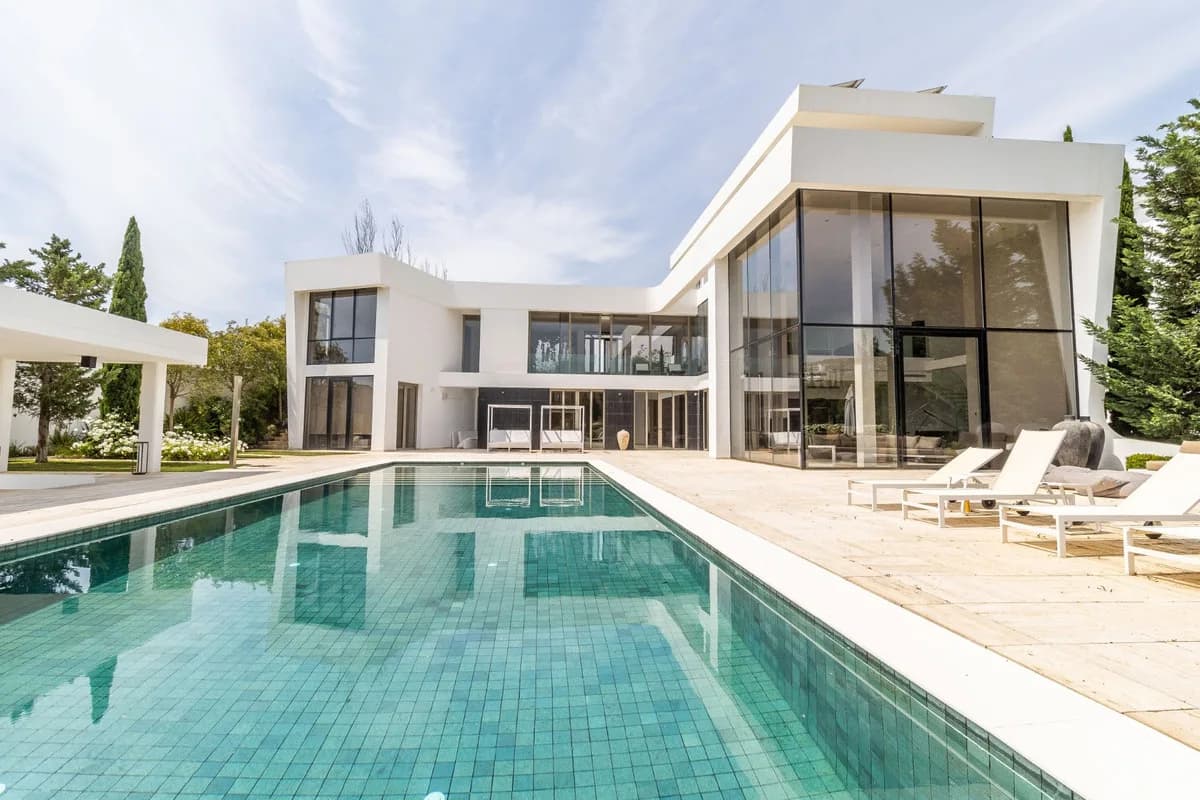 6 Bedroom Detached Villa for Sale in Benahavís, Málaga
