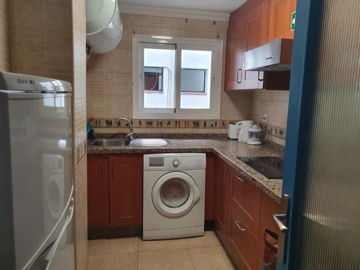 3 Bedroom Middle Floor Apartment for Sale in Marbella, Málaga - Image 5