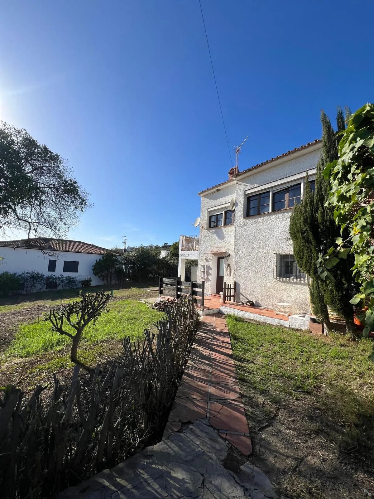 6 Bedroom Semi-Detached House for Sale in Torreguadiaro, Cádiz - Image 2
