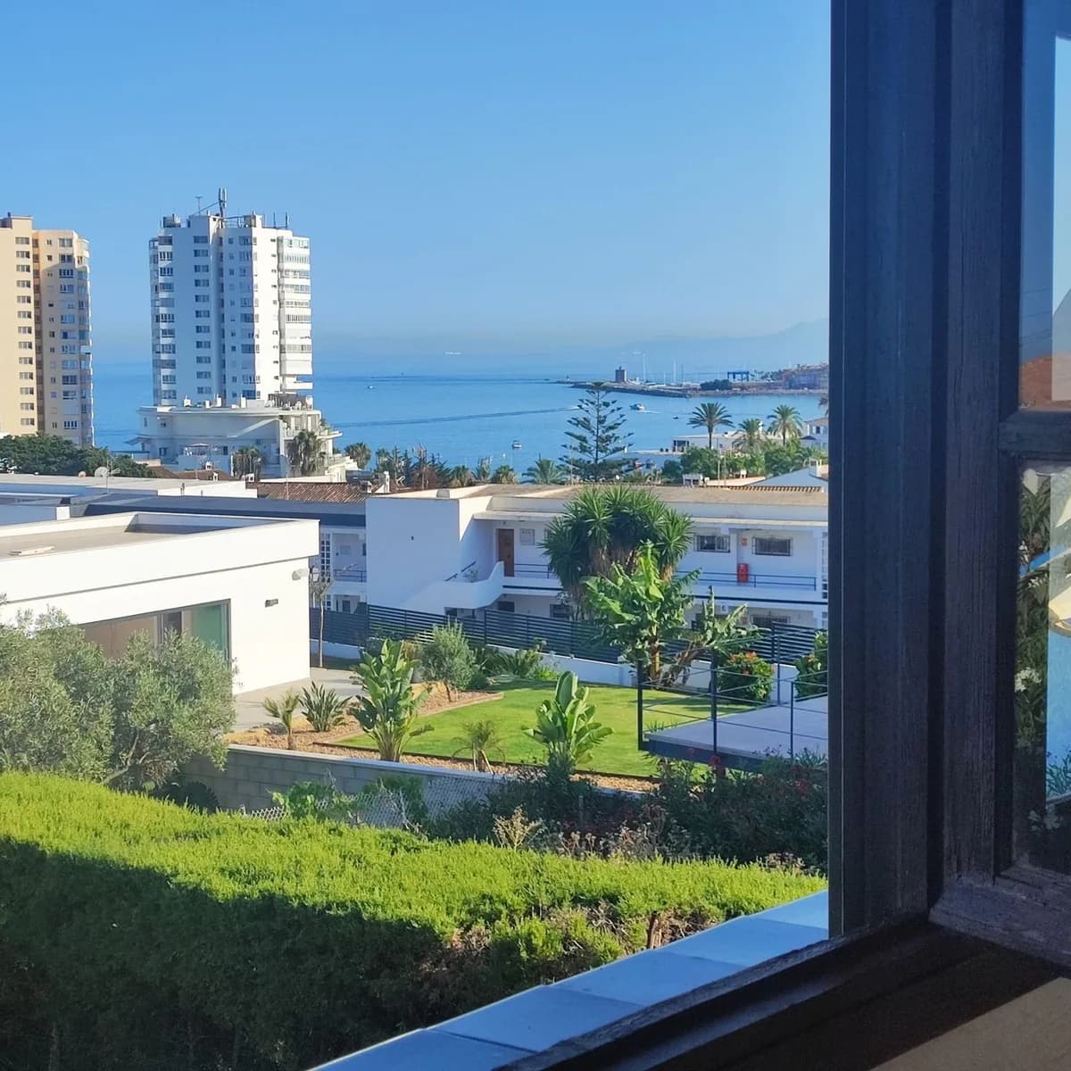 6 Bedroom Semi-Detached House for Sale in Torreguadiaro, Cádiz - Image 4