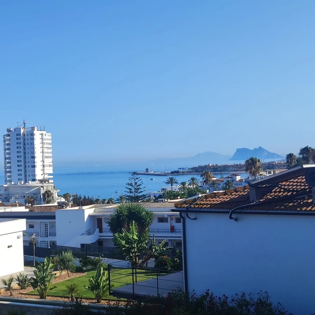 6 Bedroom Semi-Detached House for Sale in Torreguadiaro, Cádiz - Image 5