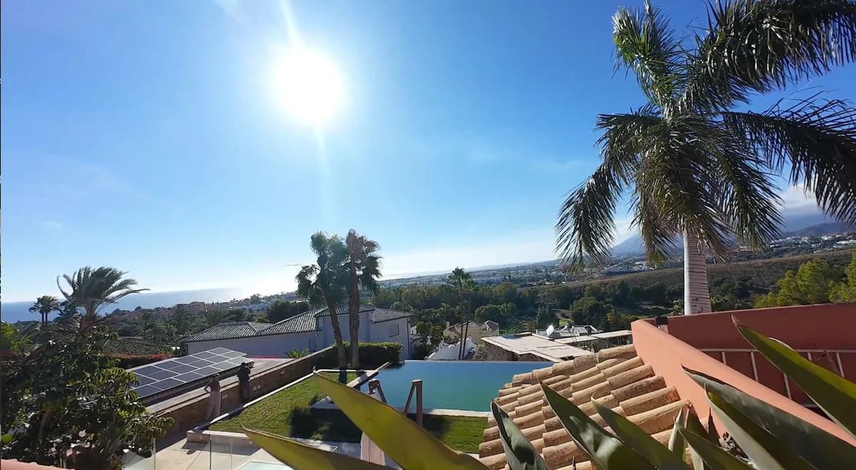 8 Bedroom Detached Villa for Sale in El Paraiso, Málaga - Image 6
