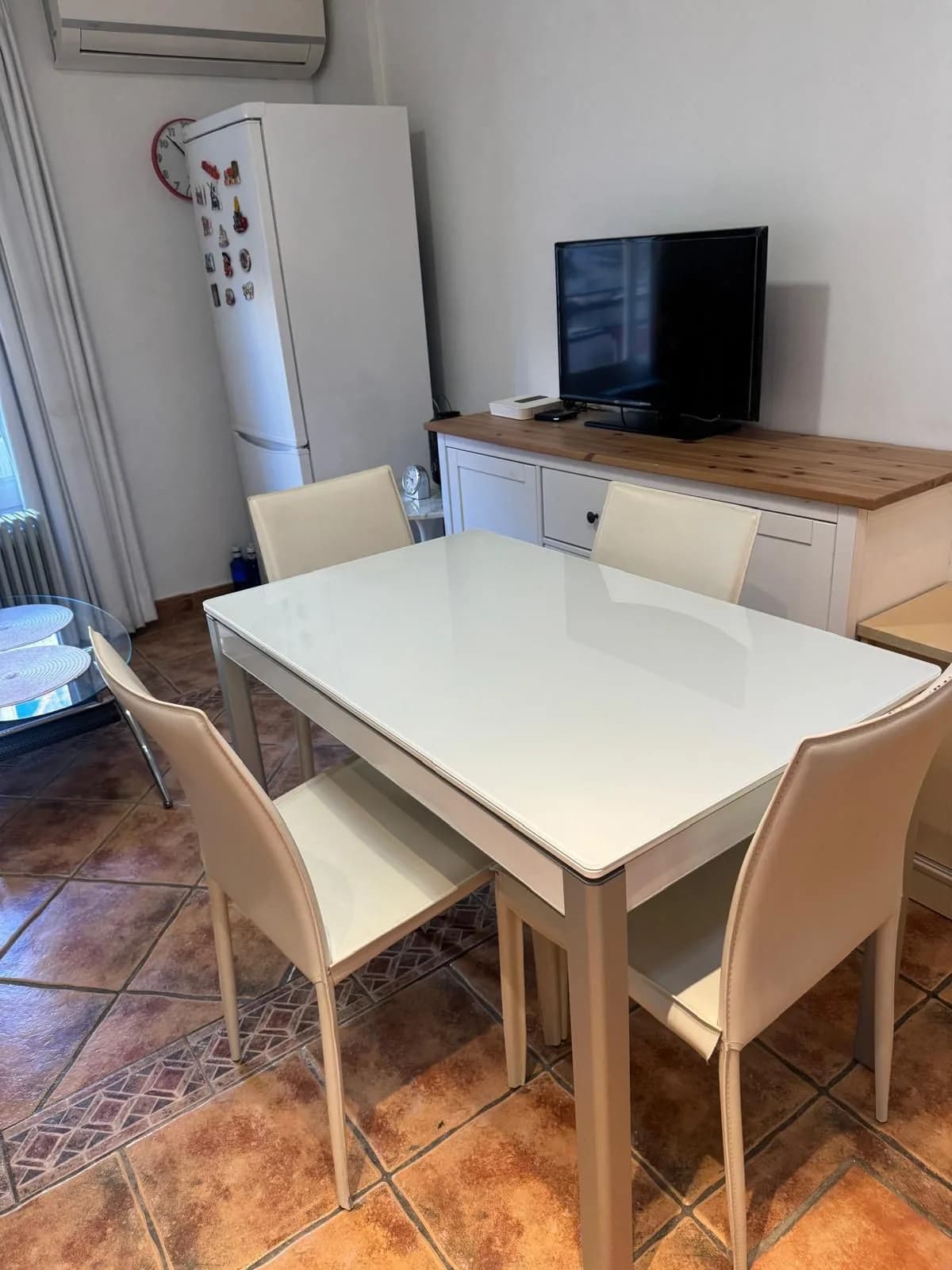 2 Bedroom Middle Floor Apartment for Sale in Marbella, Málaga - Image 8
