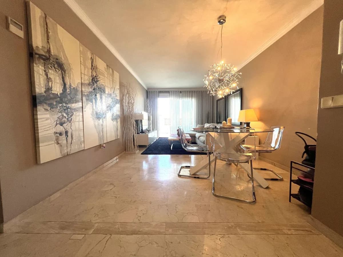 2 Bedroom Middle Floor Apartment for Sale in Puerto Banús, Málaga - Image 2