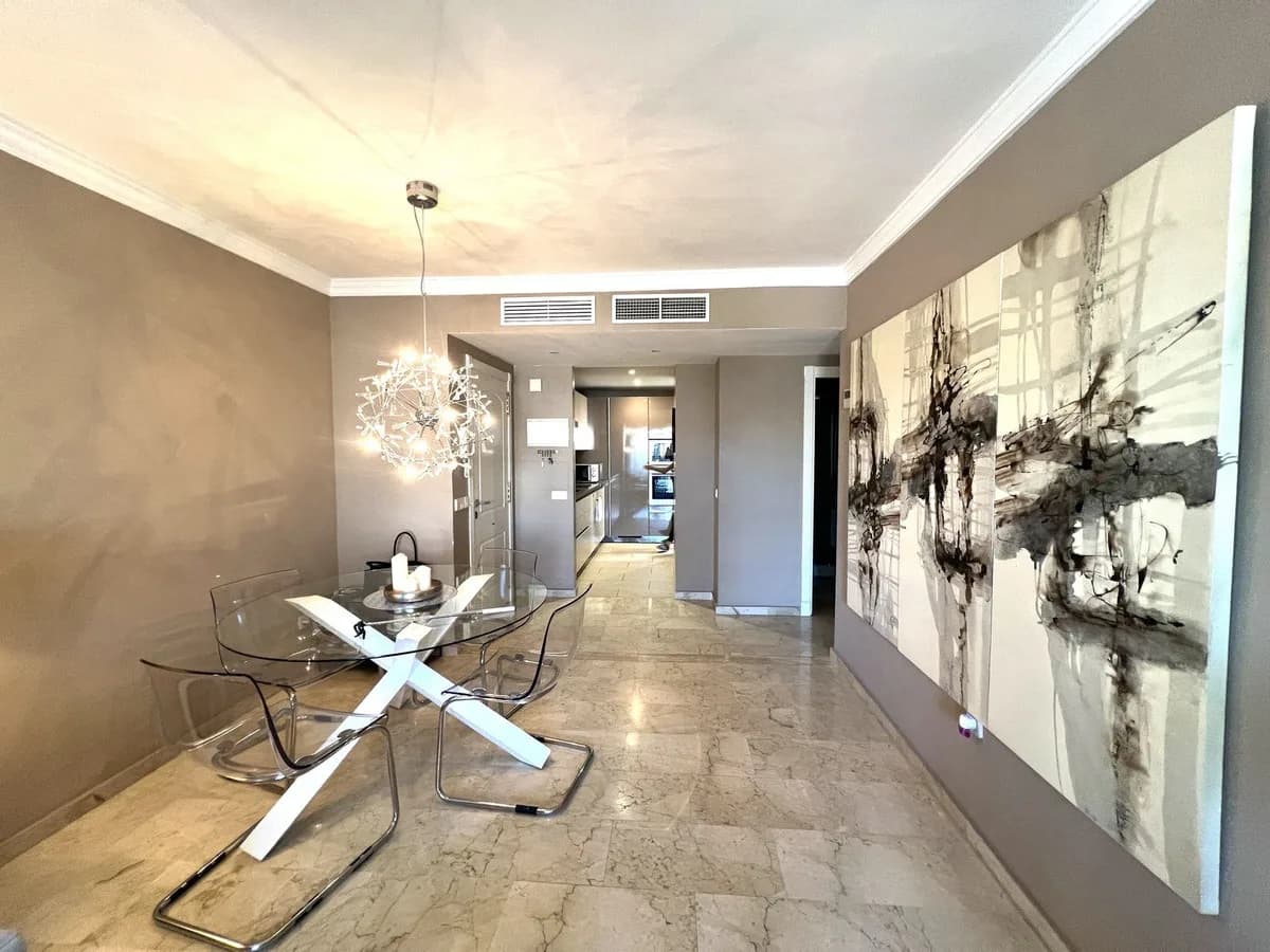 2 Bedroom Middle Floor Apartment for Sale in Puerto Banús, Málaga - Image 3