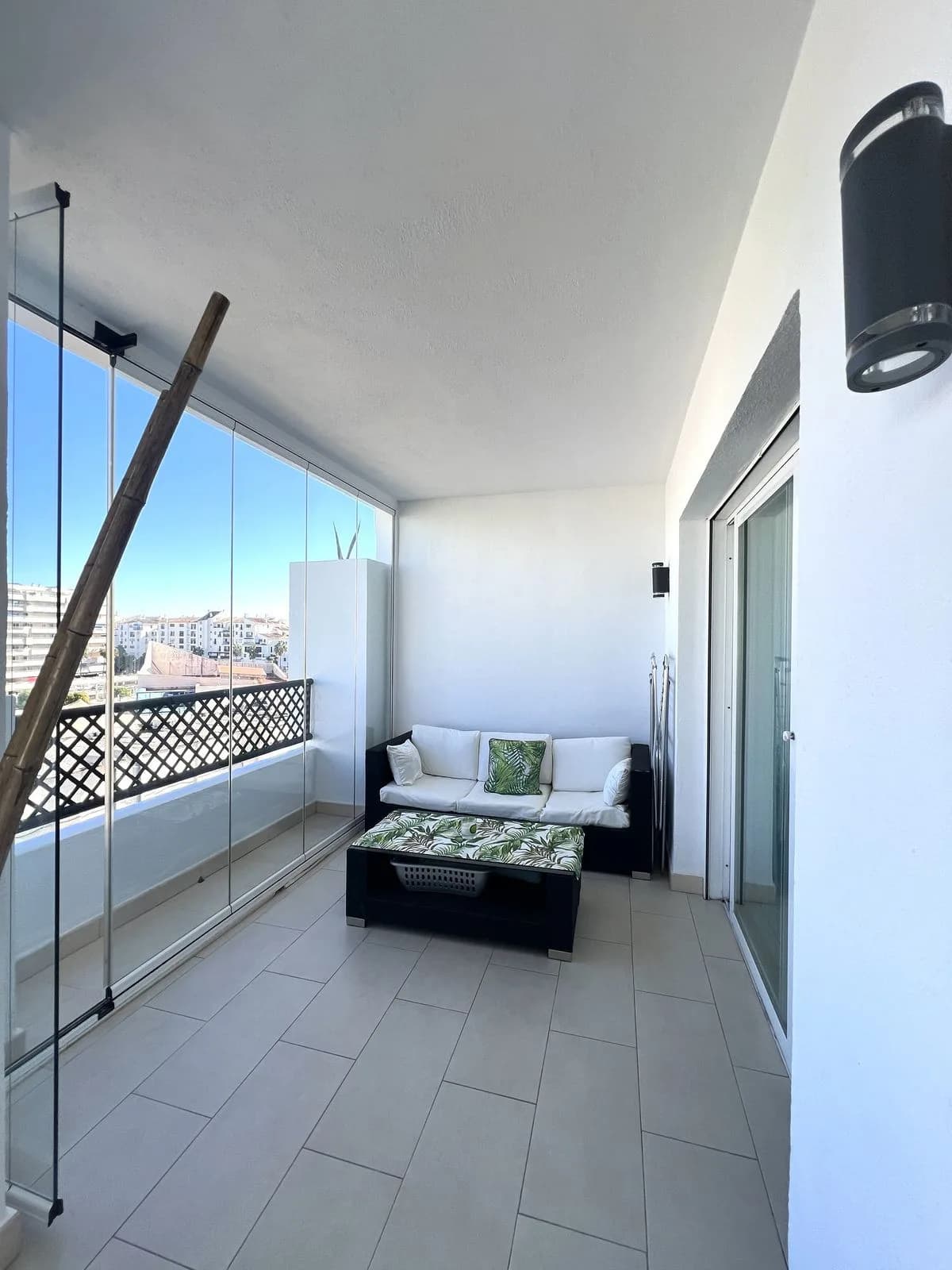 2 Bedroom Middle Floor Apartment for Sale in Puerto Banús, Málaga - Image 4