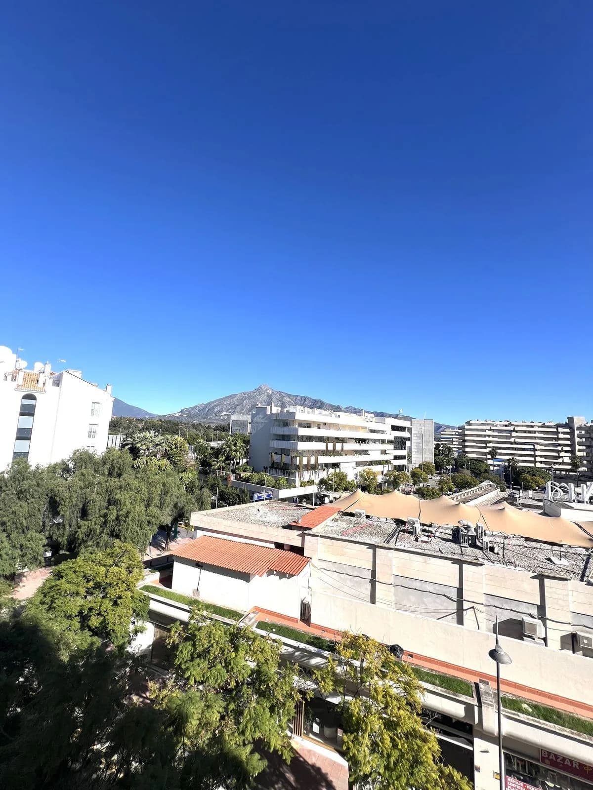 2 Bedroom Middle Floor Apartment for Sale in Puerto Banús, Málaga - Image 8