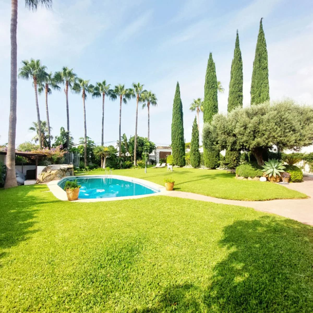 8 Bedroom Detached Villa for Sale in Benalmadena Costa, Málaga