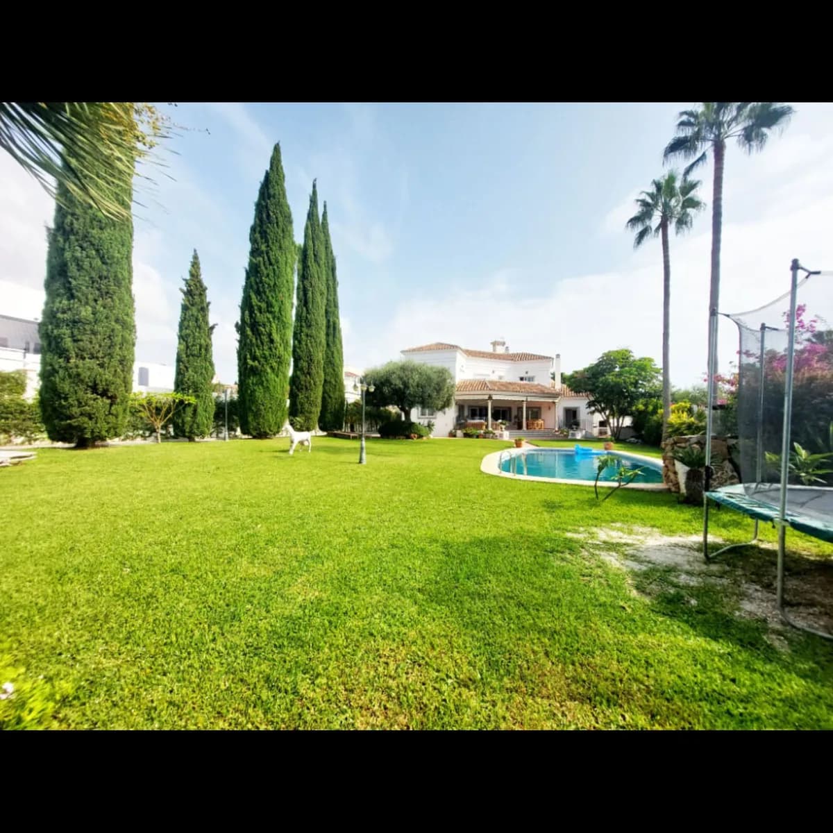 8 Bedroom Detached Villa for Sale in Benalmadena Costa, Málaga - Image 2