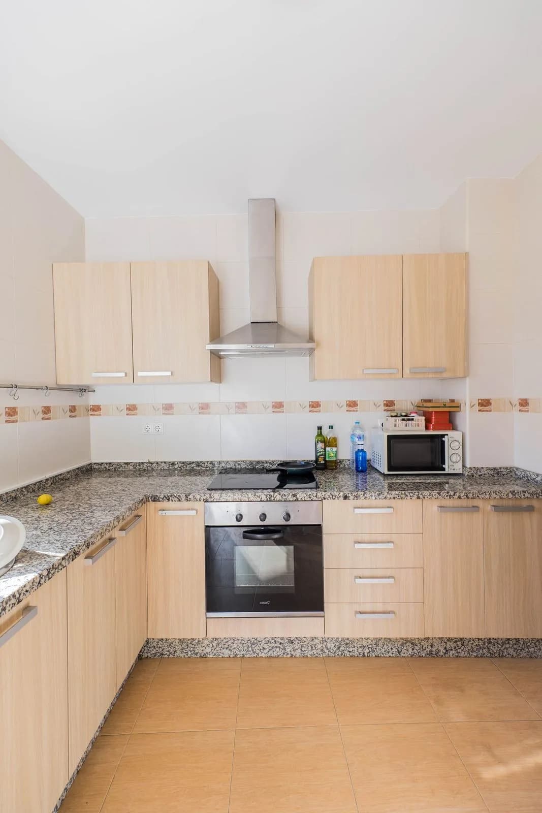 6 Bedroom Townhouse for Sale in Marbella, Málaga - Image 8