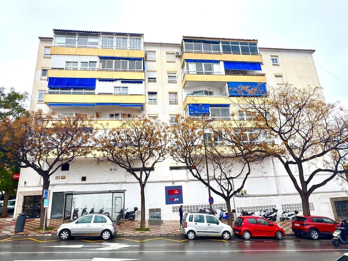 2 Bedroom Middle Floor Apartment for Sale in Marbella, Málaga