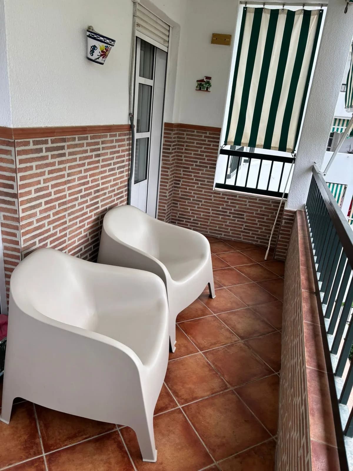 3 Bedroom Middle Floor Apartment for Sale in Nueva Andalucía, Málaga - Image 9