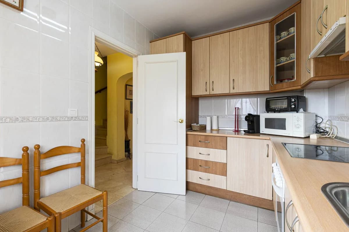 6 Bedroom Townhouse for Sale in Marbella, Málaga - Image 3