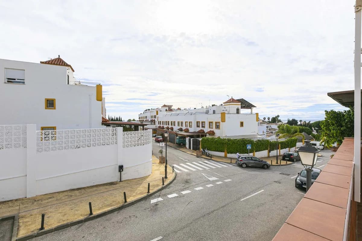 6 Bedroom Townhouse for Sale in Marbella, Málaga - Image 6