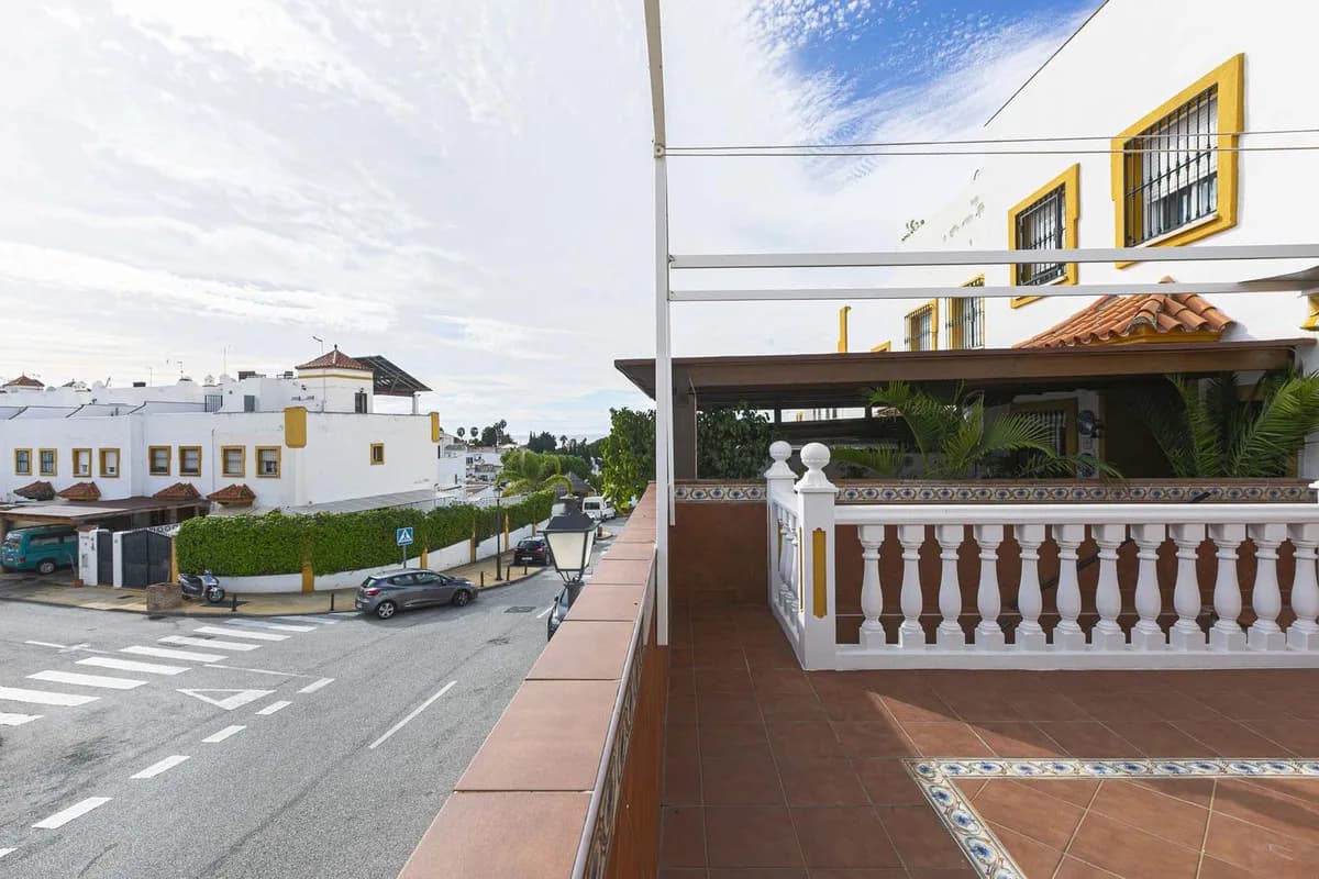 6 Bedroom Townhouse for Sale in Marbella, Málaga - Image 8