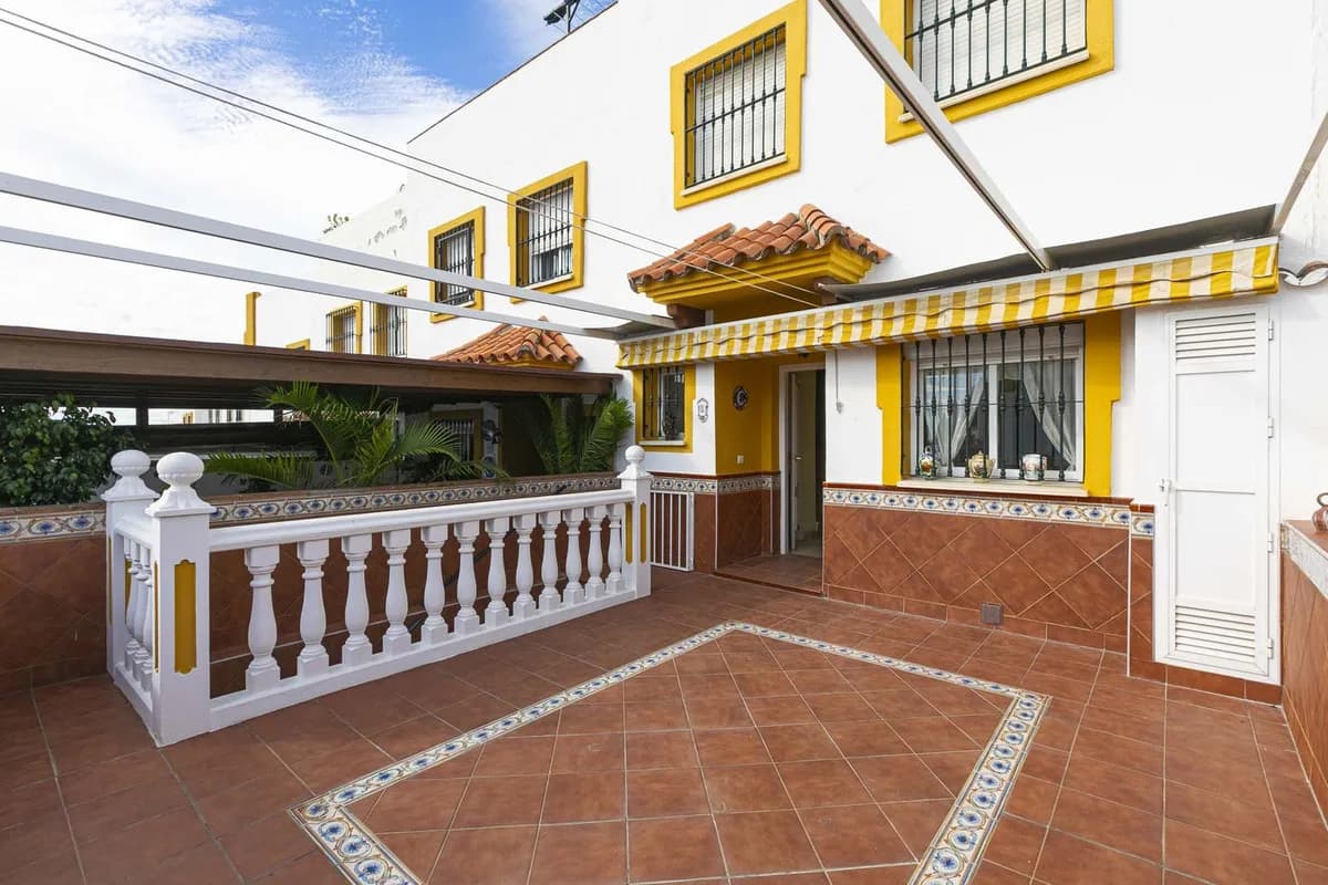 6 Bedroom Townhouse for Sale in Marbella, Málaga - Image 9