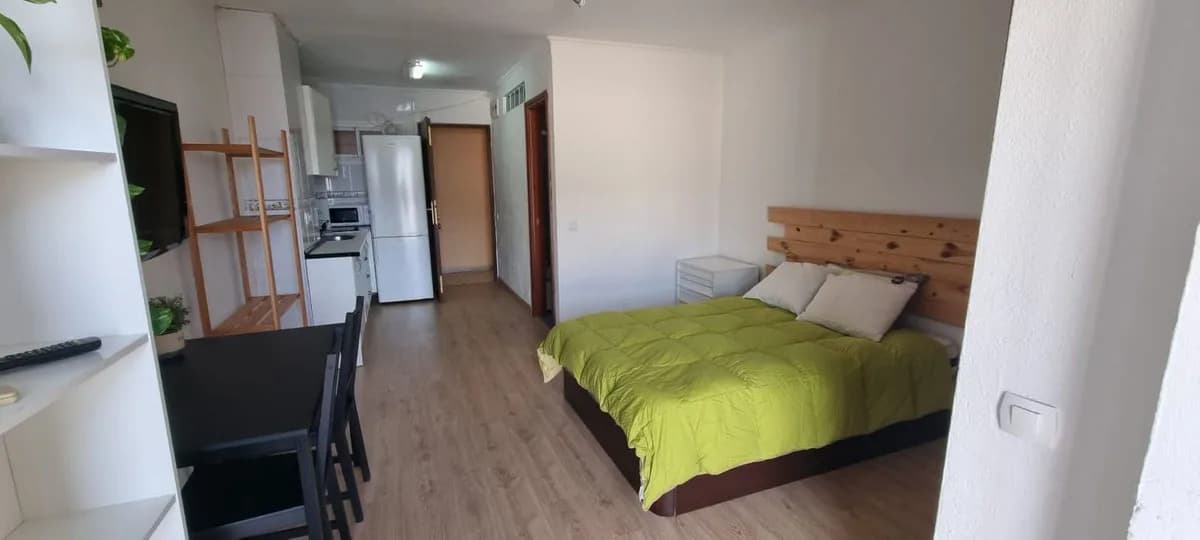 Middle Floor Studio for Sale in Benalmadena, Málaga - Image 4