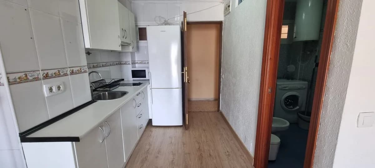 Middle Floor Studio for Sale in Benalmadena, Málaga - Image 8