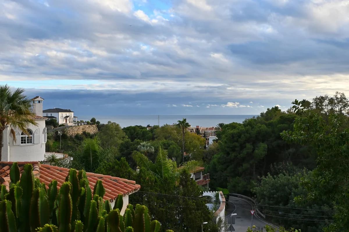 3 Bedroom Middle Floor Apartment for Sale in Fuengirola, Málaga