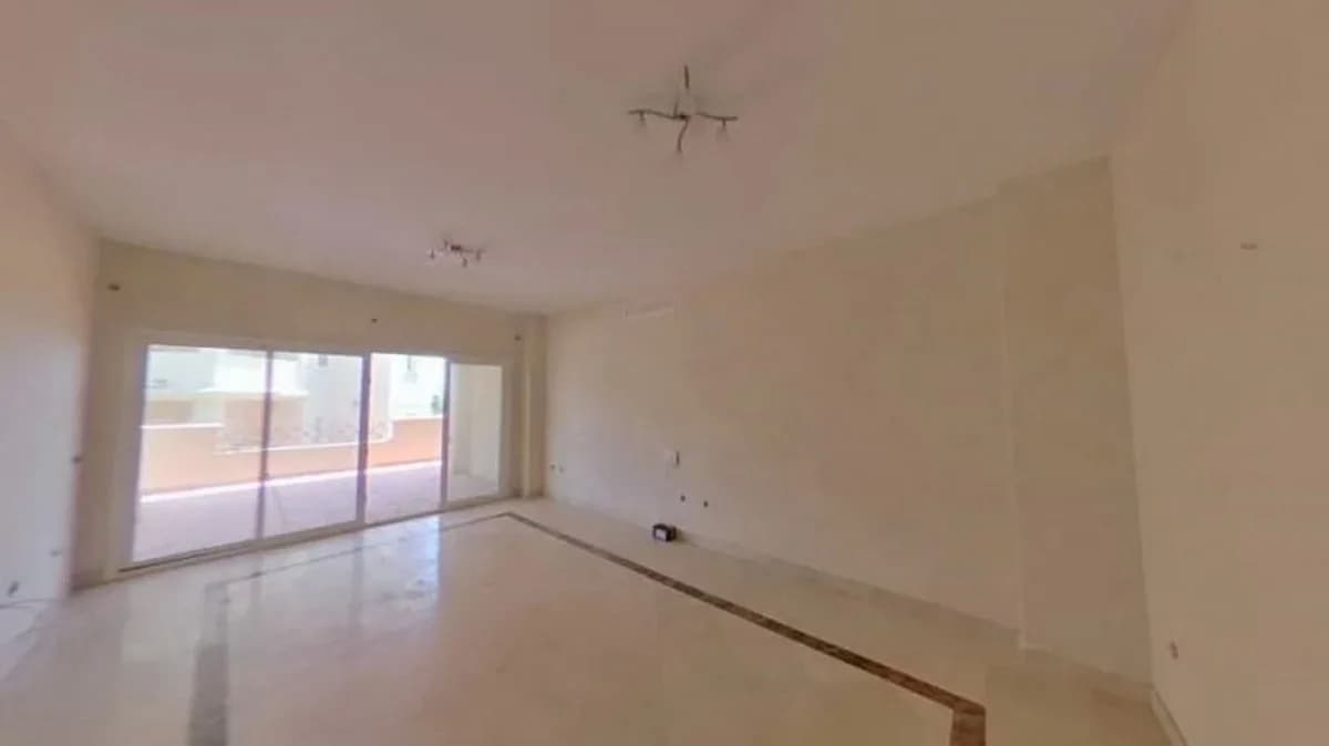 2 Bedroom Ground Floor Apartment for Sale in Benahavís, Málaga - Image 4