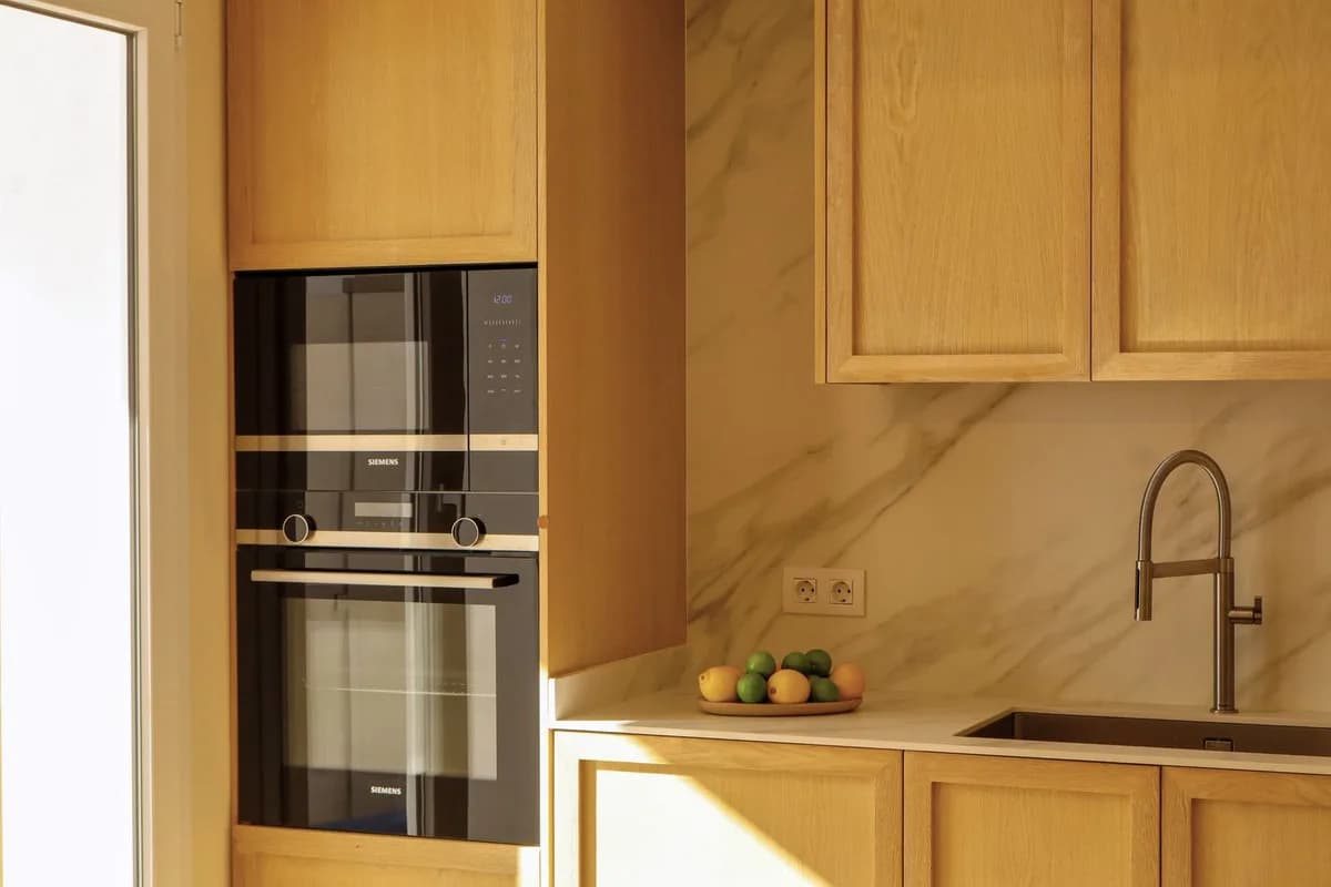 3 Bedroom Middle Floor Apartment for Sale in Nueva Andalucía, Málaga - Image 6