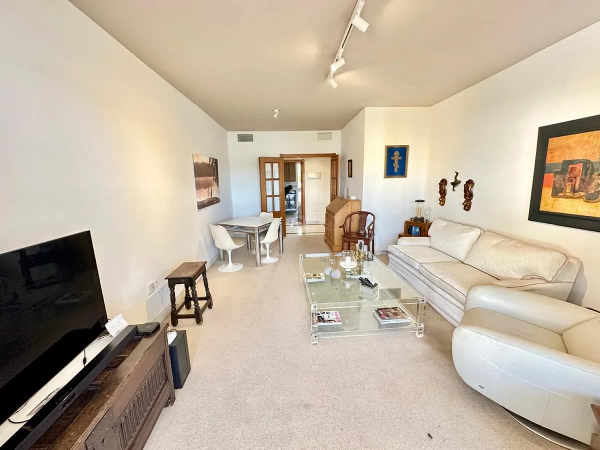 2 Bedroom Middle Floor Apartment for Sale in Nueva Andalucía, Málaga - Image 8
