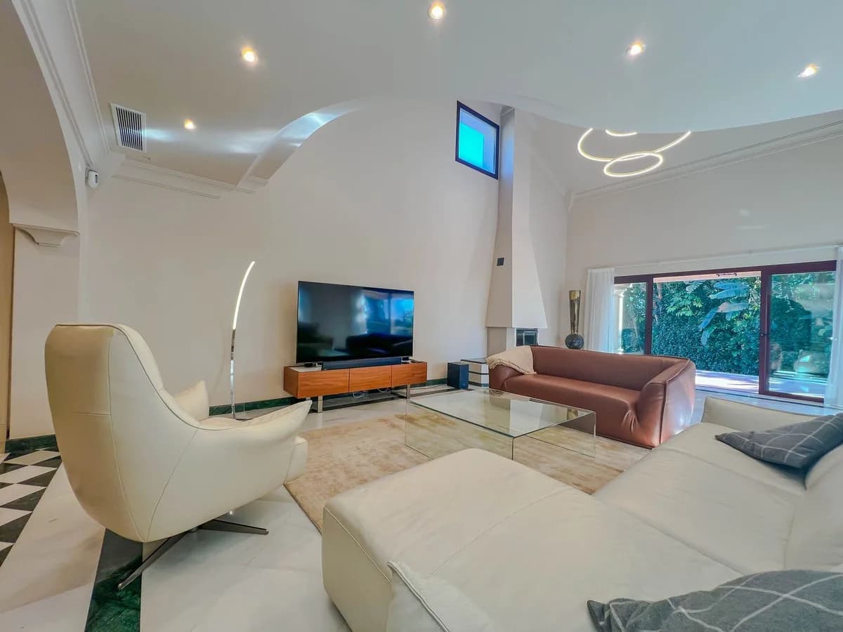 5 Bedroom Detached Villa for Sale in Los Flamingos, Málaga - Image 9
