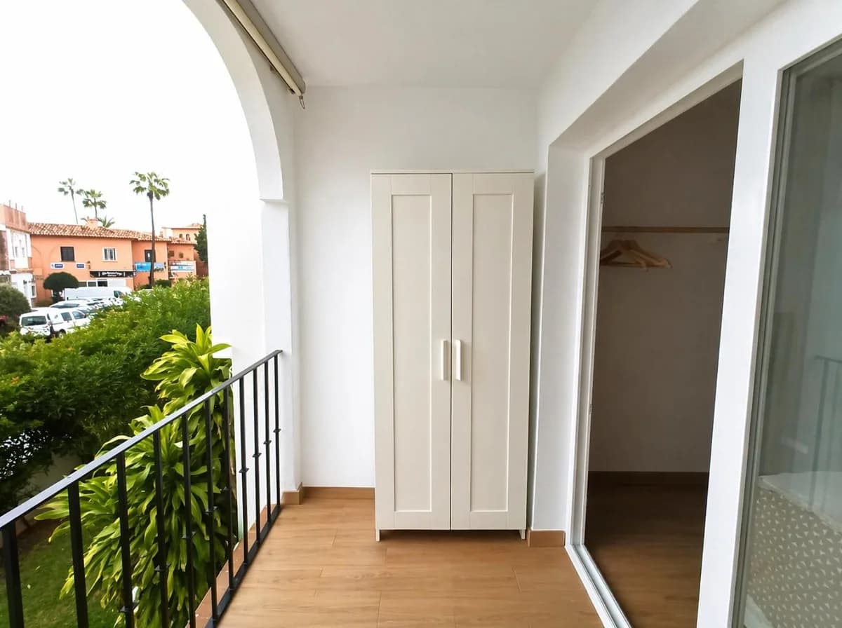 Middle Floor Studio for Sale in Calahonda, Málaga - Image 5