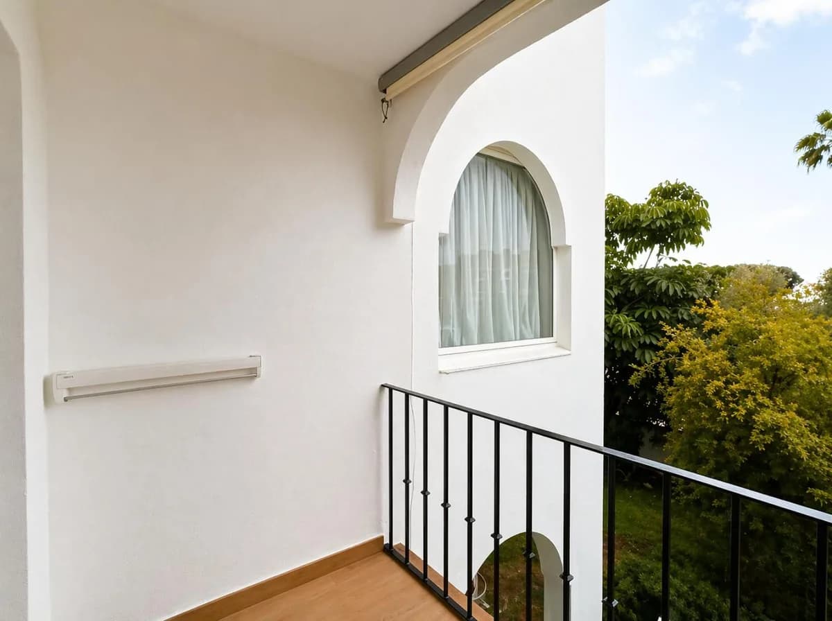 Middle Floor Studio for Sale in Calahonda, Málaga - Image 6