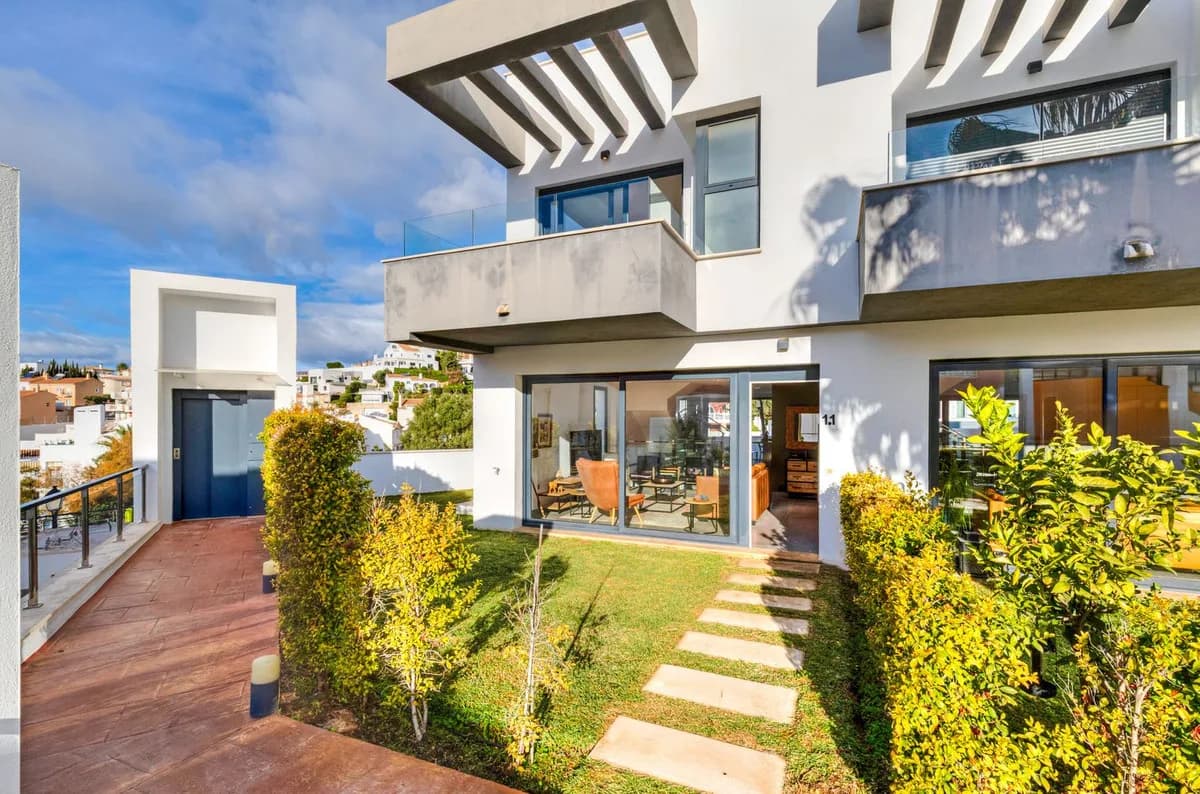 3 Bedroom Townhouse for Sale in Torreblanca, Málaga - Image 2