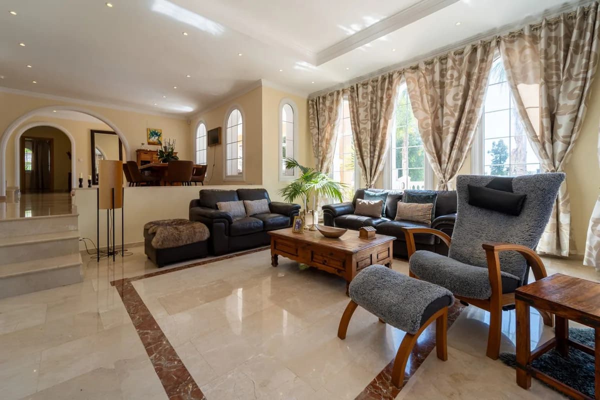 5 Bedroom Detached Villa for Sale in Mijas Costa, Málaga - Image 3