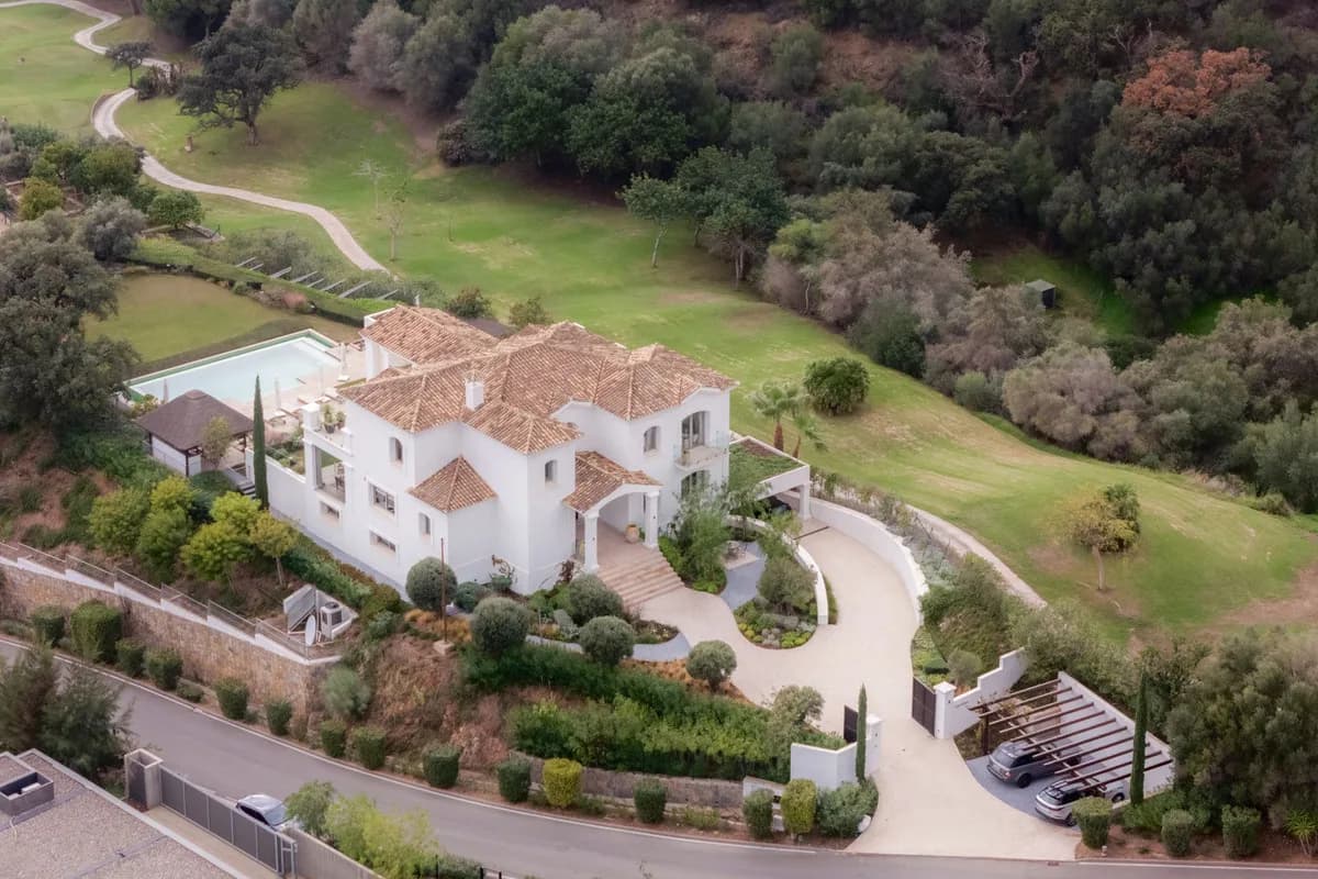 5 Bedroom Detached Villa for Sale in Benahavís, Málaga